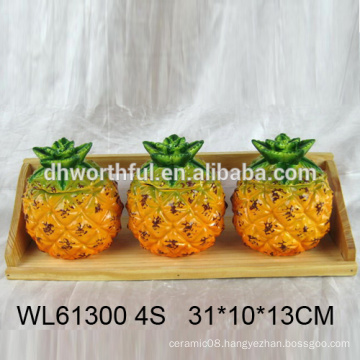 Cheap ceramic condiment set in pineapple shape with wooden bottom